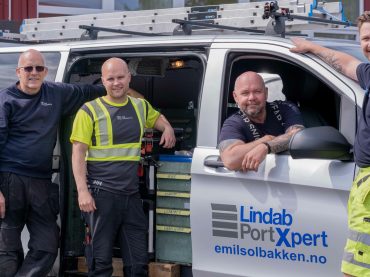 Bildet viser de ansatte hos Emil Solbakken
